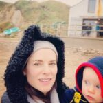 Amy Bailey Instagram - I grew up in warm south Texas, and I miss that hot humid weather. But 20 years in the UK has finally taught me to embrace the cold. (My husband @miniateam might disagree as he mostly hears me whining, “Where’s the SUN?” 10 months out of the year.) I do love a bracing salty breeze though 🌊. It’s almost as good as coffee. And an ice cold beer (or 3), I can do that too. What else..? Oh yeah, ice cream. I am really good at ice cream. That’s about it for the benefits of cold. I’m still trying to master the #biohacking cold shower but in truth I think only insane people can do this (@miniateam being one of them.)
