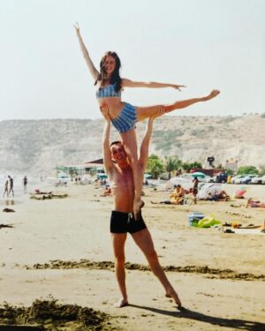 Amy Bailey Instagram - Beach day throw back...
(or in @miniateam ‘s case, throw your wife around 🏋🏼‍♀️🤸‍♀️)
...to simpler days 🌞