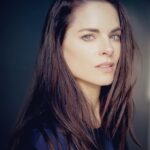 Amy Bailey Instagram - Happy Monday! Any other film industry folks out there getting excited for September? 🙋🏻‍♀️ That’s traditionally when summer hiatus ends and creatives get back into the joyful grind of making cool stuff 🎬✍️🎥📺. Like the rest of the world, our industry has been at a standstill, but projects are slowly rumbling back to life and trust me, there are SO MANY awesome things brewing! So here’s to fresh starts and re-starts and re-shoots and new shoots! Oh, and if any U.K. actors need headshots, I’d highly recommend the fantastic @fayethomasphoto who did mine 🤟😘