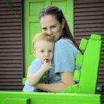 Amy Bailey Instagram - When u just want to enjoy ur lime green bench but #paparazzi. @miniateam 💚