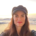Amy Bailey Instagram - The sea always fills me up. I love it. It’s different here on the pacific coast…colder, fierce in a big way. I grew up on the warm Gulf Coast of Texas where the sea is still big, but somehow warm and languid even in its ferocity. I miss the smell of it. Might retire to the sea one day if life permits. Do you guys prefer mountains or sea? Or desert maybe? That’s awesome too. Or gosh, how about rain forest? I dunno, it’s all amazing. Where do you live and why..? 🌎🌍🌏
