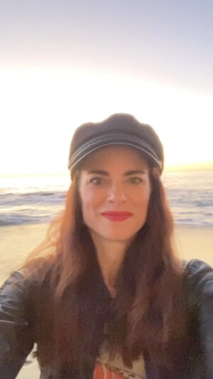 Amy Bailey Instagram - The sea always fills me up. I love it. It’s different here on the pacific coast…colder, fierce in a big way. I grew up on the warm Gulf Coast of Texas where the sea is still big, but somehow warm and languid even in its ferocity. I miss the smell of it. Might retire to the sea one day if life permits.

Do you guys prefer mountains or sea? Or desert maybe? That’s awesome too. Or gosh, how about rain forest? I dunno, it’s all amazing. Where do you live and why..? 🌎🌍🌏