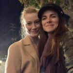 Amy Bailey Instagram - FRIEND ETIQUETTE 👯 More great advice: Do a fun video selfie together, but make sure to spin your friend around really fast even though you forgot they have a torn meniscus. @therealalyssas “I can’t twirl” Hope you can still walk my friend! Enjoy!