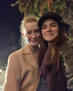 Amy Bailey Instagram - FRIEND ETIQUETTE 👯 More great advice: Do a fun video selfie together, but make sure to spin your friend around really fast even though you forgot they have a torn meniscus. @therealalyssas “I can’t twirl” Hope you can still walk my friend! Enjoy!