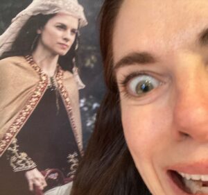 Amy Bailey Instagram - HOUSEGUEST ETIQUETTE 🏠

After staying at a friend’s house, it is considered good manners to leave a little memento behind. Just a small token of appreciation so they can see it now and again and think fondly of you.

So I put a giant poster of myself in front of @clivestanden’s TV. 

You’re welcome buddy! Enjoy!