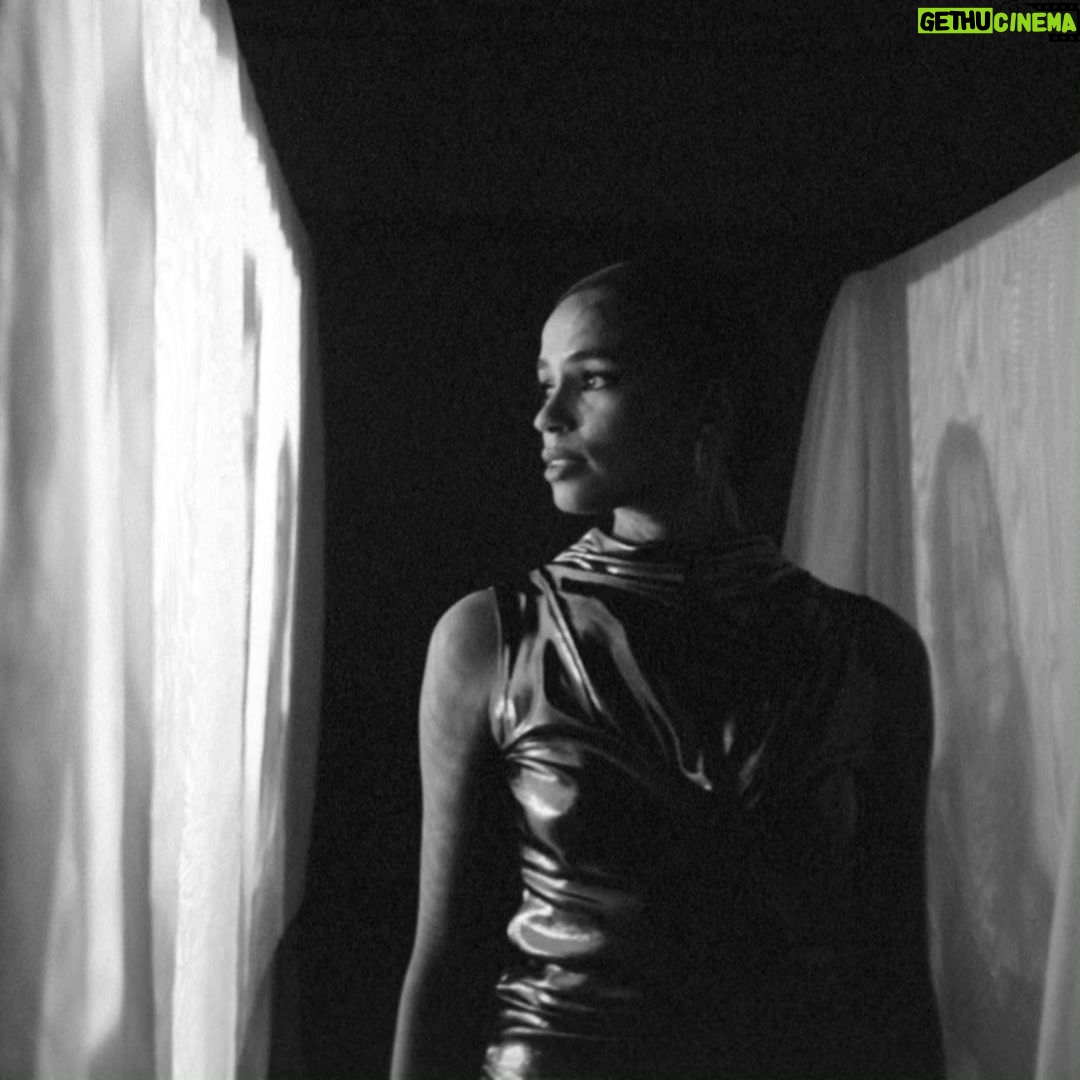 Ana Sofia Martins Instagram - ⚫️ & ⚪️ @vogueportugal party 📸 @davidfonseca