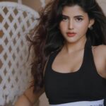 Anahita Bhooshan Instagram - Before y’all ask me about the song. I really liked the music can’t tell what it means 🤭