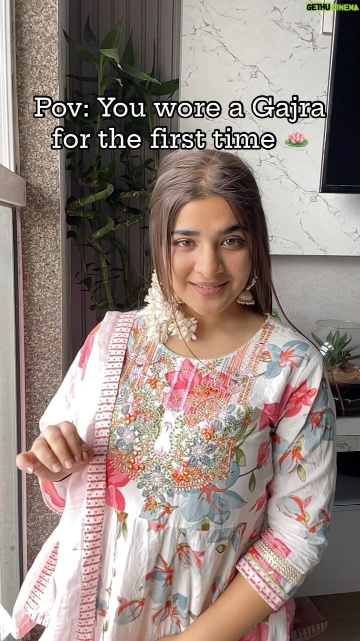 Ananya Agarwal Instagram - aren’t gajras the most elegant thing everrrr???? #gajra #ethnicwear #ethnic