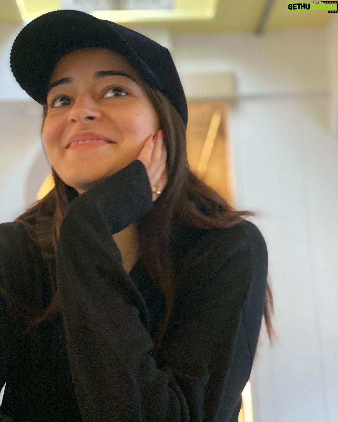 Ananya Panday Instagram - warmmmm n fuzzzzyyyyy 🐻 (giant sloths may be the coolest animals that existed ✌🏼) London