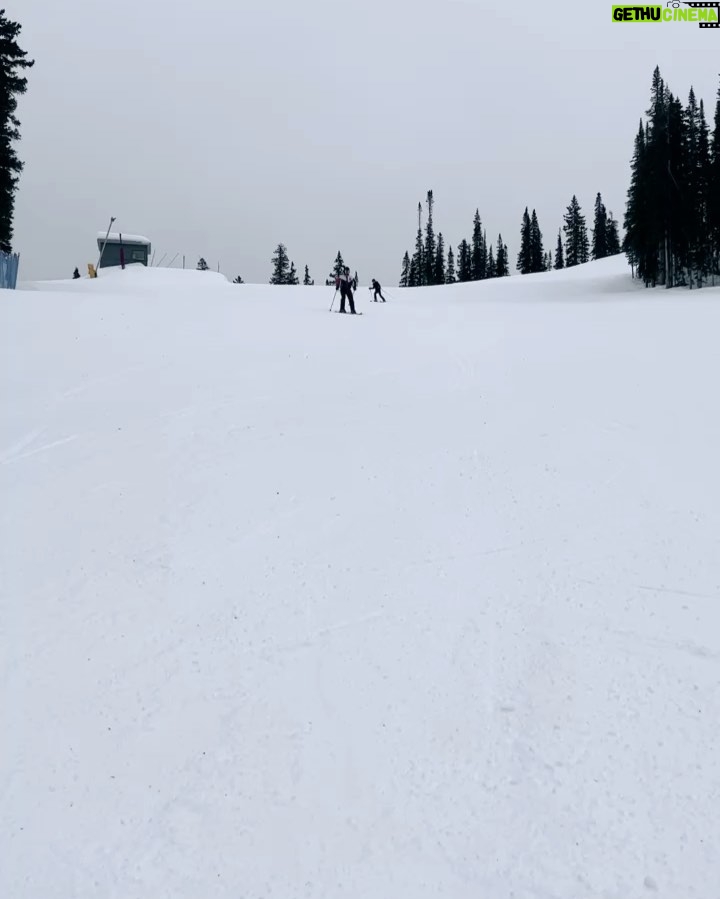 André Marinho Instagram - the snow must go on ☕️🐃⛷❄️ Aspen, Colorado