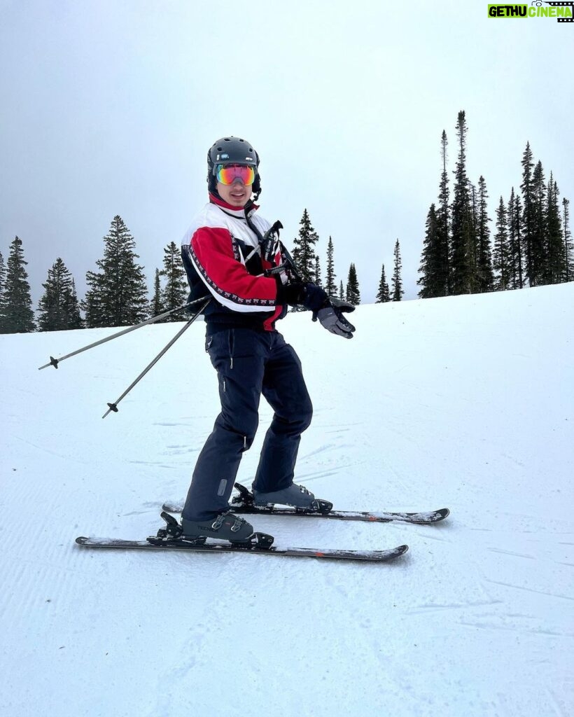 André Marinho Instagram - the snow must go on ☕️🐃⛷❄️ Aspen, Colorado