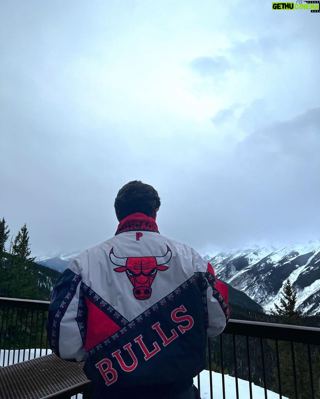 André Marinho Instagram - the snow must go on ☕️🐃⛷❄️ Aspen, Colorado