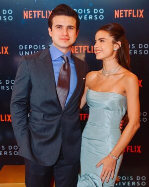 André Marinho Instagram - ⭐️🎬❤️ Preparem o lenço e assistam agora a estreia épica da minha irmã @giulia como atriz em “Depois do Universo” na @netflixbrasil ! Parabéns @diegohdfreitas & @henriquezaga pelo resultado final 🤝🚀