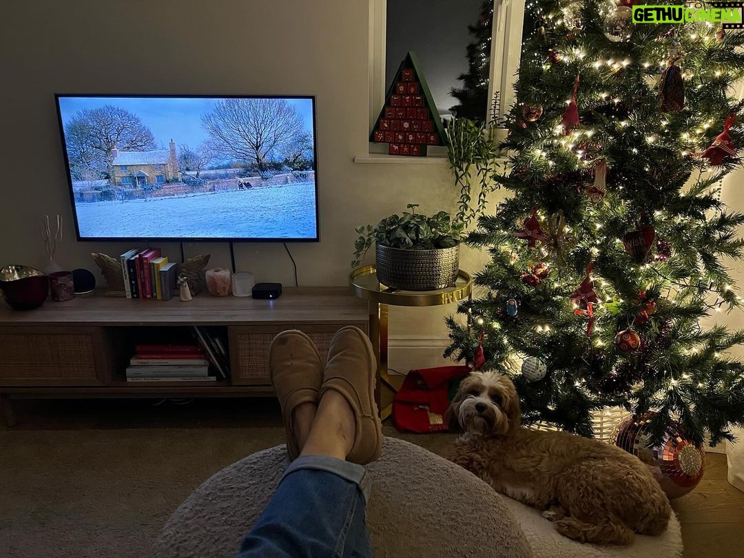 Andrea McLean Instagram - Current view. I love ‘The Holiday’. The village where it’s filmed in Surrey is GORGEOUS all year round but especially so at Christmas. #nofilter #feelgood