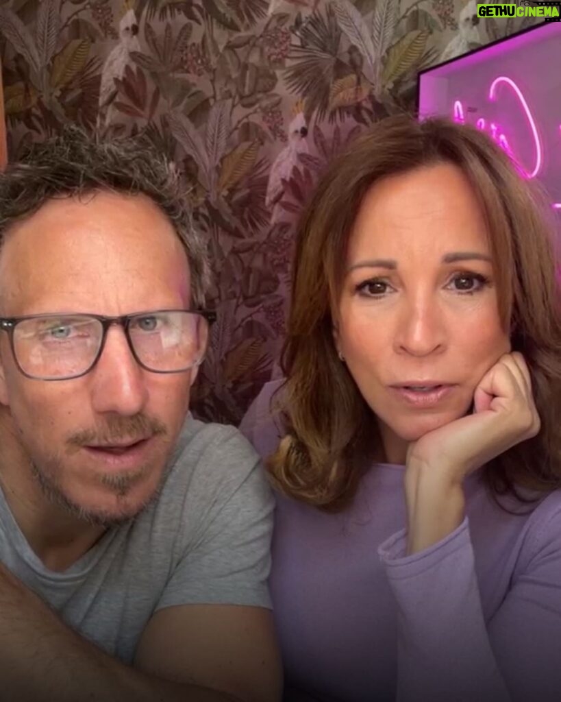Andrea McLean Instagram - Caption this… 🤣 Screen shot taken by @emmaguns this morning as @nickfeeneycoach and I tried to figure out why my Facebook live wouldn’t let her join me. 🤣🤣🤣 #dumbanddumber