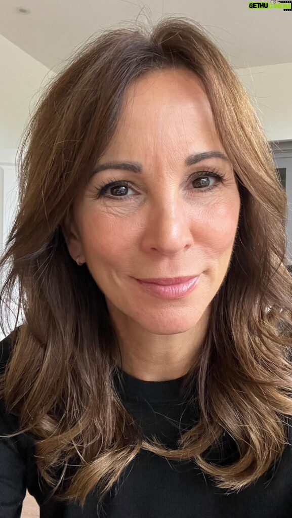 Andrea McLean Instagram - Happy Wednesday! This week’s Midlife Conversation is all about confidence- how to feel it and behave like you have it, without being a dick. It’s with the wonderful @vivgroskop and I think you’ll like it! 😄 👆Click the YouTube button in my linktree #midlifeconversations #thisgirlisonfire #confidence #midlife