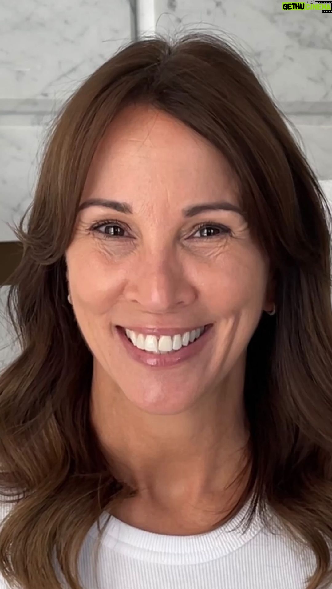 Andrea McLean Instagram - Since partnering with @cliniqueuk and trying out their NEW Smart Clinical Repair Lifting Face & Neck Cream, I’ve also been using and loving their full smart range, including the Smart Serum and Smart Eye Cream. I wanted to share with you this super simple routine that I have been loving! Super importantly, the range is full of great ingredients and is safe for sensitive skin. You can shop this new Smart moisturiser and all the products in the range on Clinique.co.uk or at your local counter. #Cliniqueuk #AD