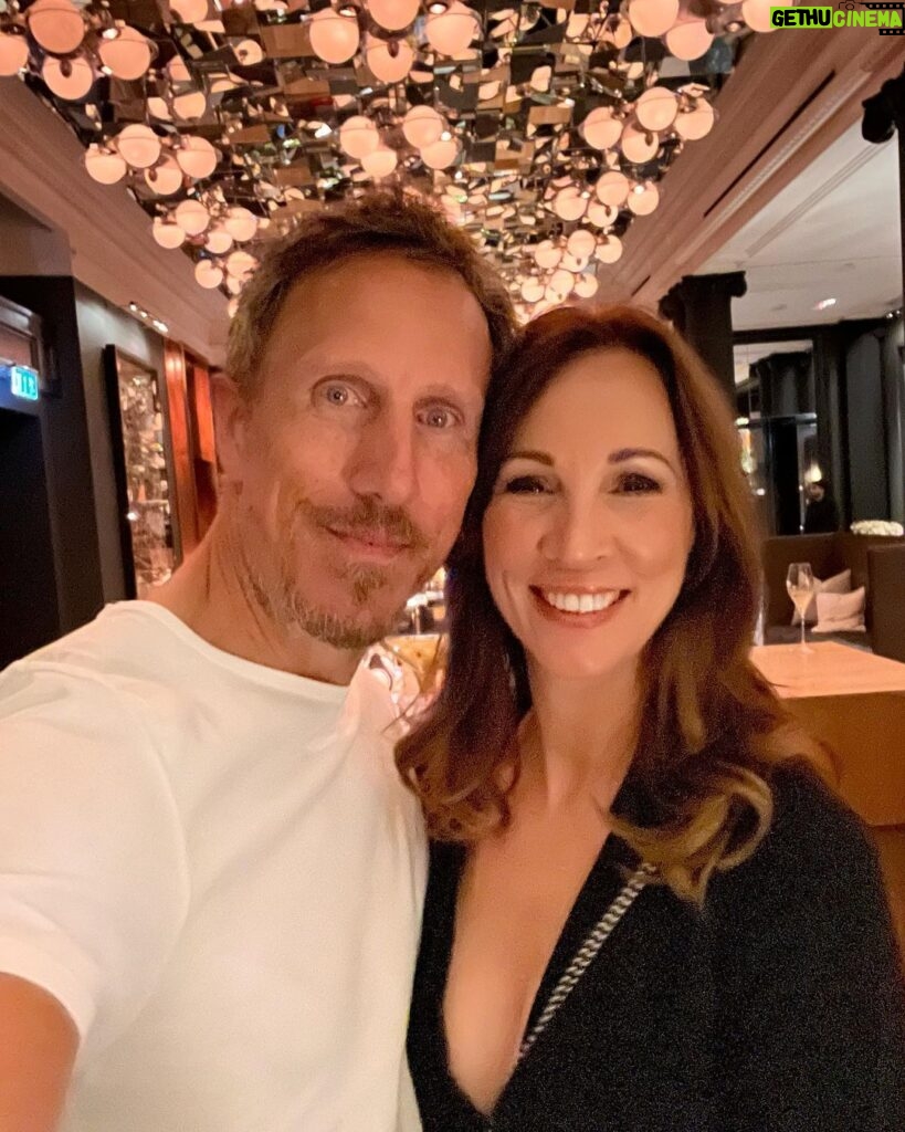 Andrea McLean Instagram - 4 things I did this week to fill my cup that had nothing to do with work: 1. This was a tough job but someone had to do it… Helped out Mr with his shoot this week. 😉 2. We went to the nicest retirement bash ever. Not just because of the beautiful location at the @rosewoodlondon but because it was packed with well wishers, two of whom gave the most heartfelt speeches celebrating an incredible career. I can’t wIt to see what you do next @andyppk1 3. I went to a lovely evening in London to support my friend @nickede with his charity @styleforstroke 4. And finally, pies in Putney! Thank you @emmab_radio for inviting us along, who doesn’t love a singalong? (Can you guess the song? 😂) What did you do this week to fill your cup? #4things
