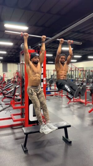 Andrew Bachelor Instagram - Late night shenanigans 🏋🏽 w/ @spence