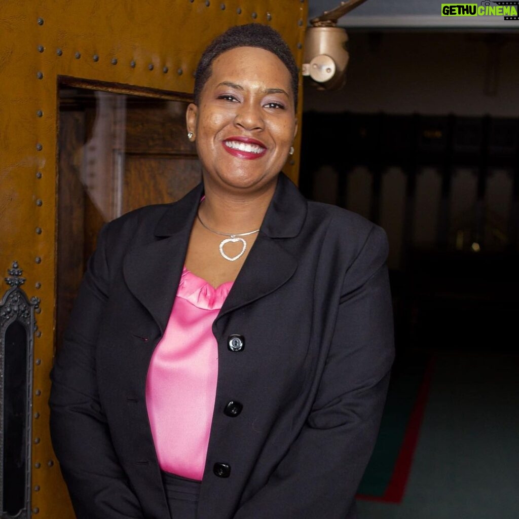 Andrew Gillum Instagram - Today we're spotlighting Toledo School Board Member @sheena_for_the_future for our #womenshistorymonth series. Sheena is an at-large member of the Toledo Public Schools Board of Education in Ohio. Sheena moved to Toledo from Flint, Michigan about 10 years ago and made Toledo a home for herself, and her three children. Sheena quickly became involved in the community, she is a board member for Advocates for Basic Legal Equality (ABLE), a Coordinator For The Equality Toledo Food Pantry, and a Buckeye Region Anti-Violence Organization (BRAVO) trainer. Sheena is also a member of @nbjconthemove Good Trouble Network Steering Committee. A true leader through and through!