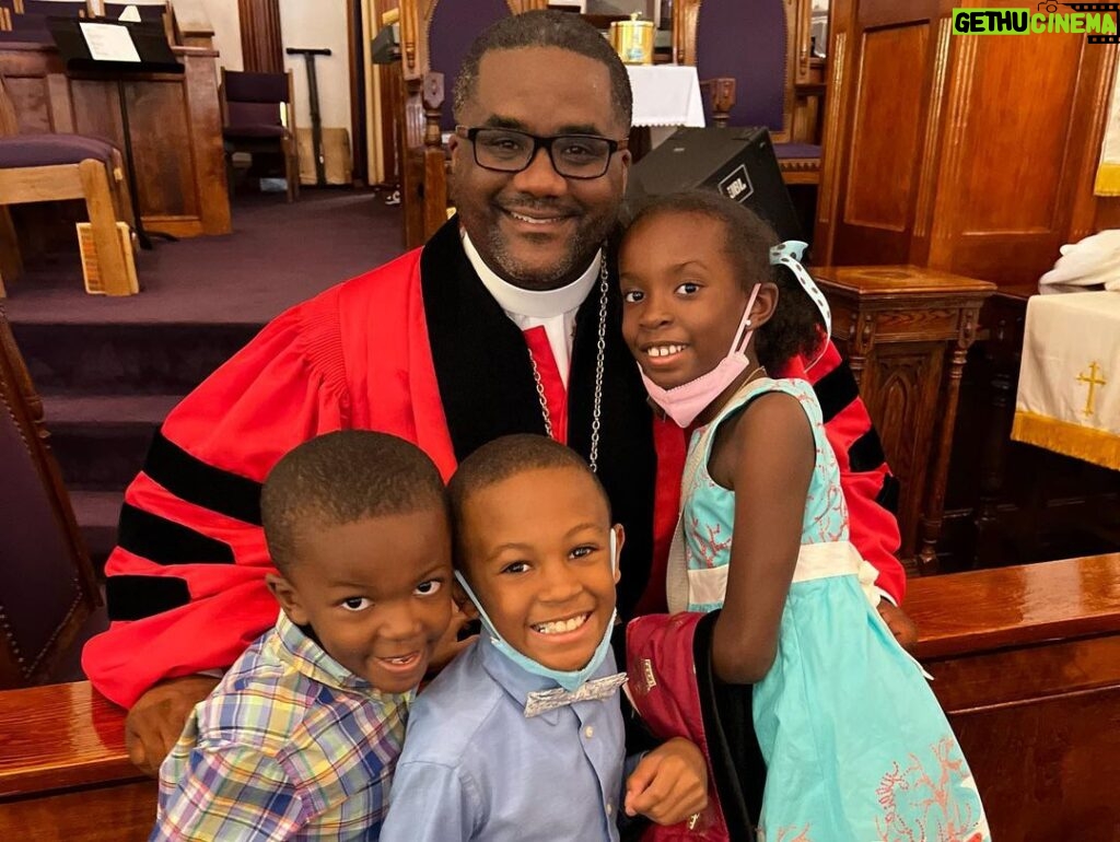 Andrew Gillum Instagram - Kicking off this new school year for the kids in prayer and praise. We were truly blessed by Rev. Dr. Jullius McAllister’s sermon - taken from Genesis and themed, “God’s plans will always defeat the plots and plans of your enemy. Always!” It was a powerful and reassuring reminder of a phrase we all often hear, but rarely internalize; that the battle is not ours, it belongs to the Lord 🙌🏾! I believe it and receive it 🙏🏾. Praying for the health and safety of the dedicated staff, teachers, administrators, bus drivers, janitors, aides, crossing guards, school volunteers and every selfless individual who makes supporting and educating our children look easy. I’m rooting for the success of my new kindergartener and twin 3rd graders; but I’m also rooting for yours. Education truly is one of those unique places where we all do better, when we each Do Better. Onward Always!