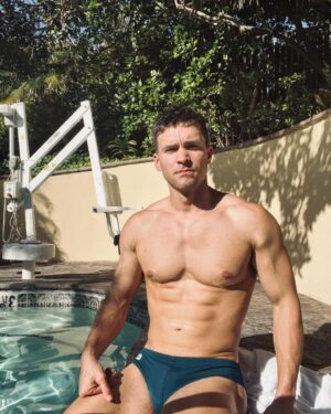 Andrew Neighbors Instagram - I am beyond lucky to have the life I have. Sitting in the hot tub after finishing work today. Hope ur being nice to yourself. ❤️