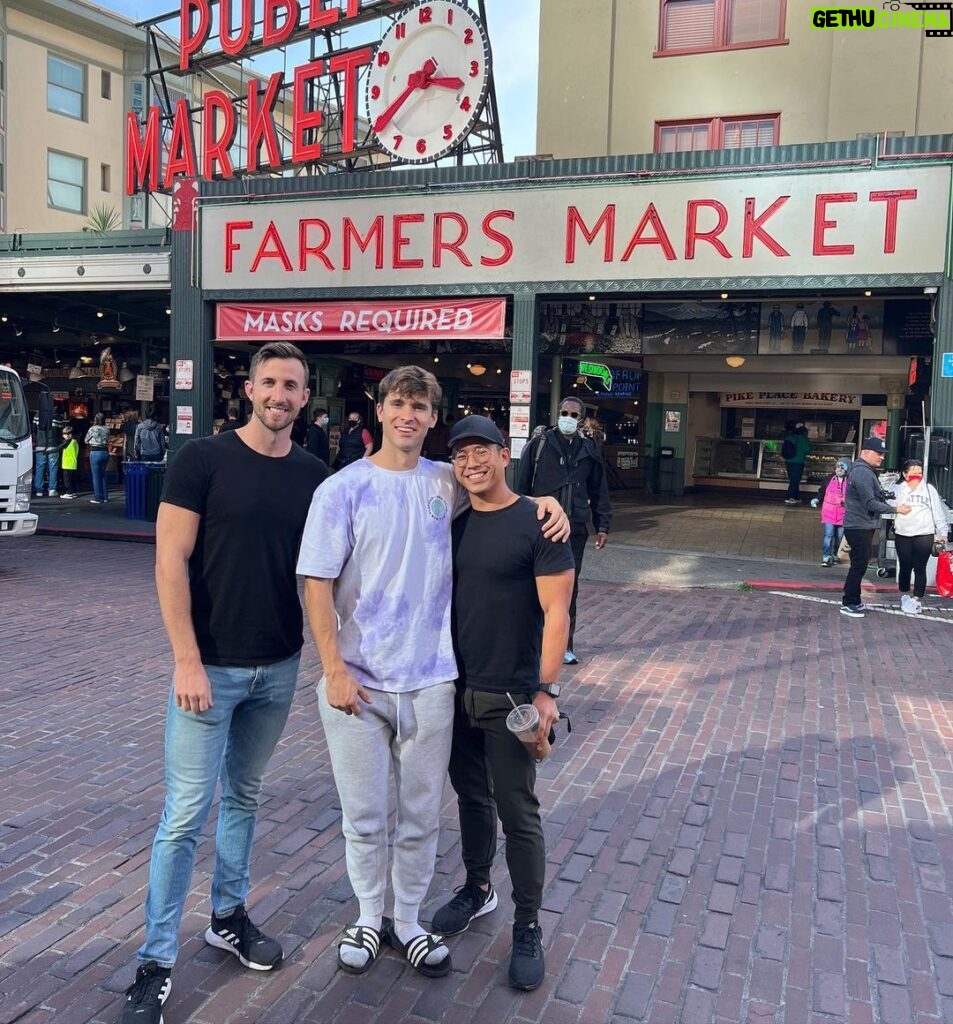 Andrew Neighbors Instagram - Excited to spend the next week in Washington with these guys Pike Place Market
