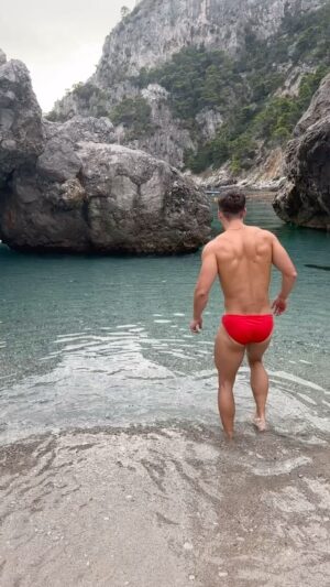 Andrew Neighbors Instagram - Capri was magical