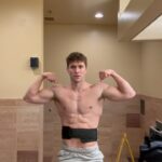 Andrew Neighbors Instagram - I mostly use this workout belt for pictures. More of this video in link in my bio:)