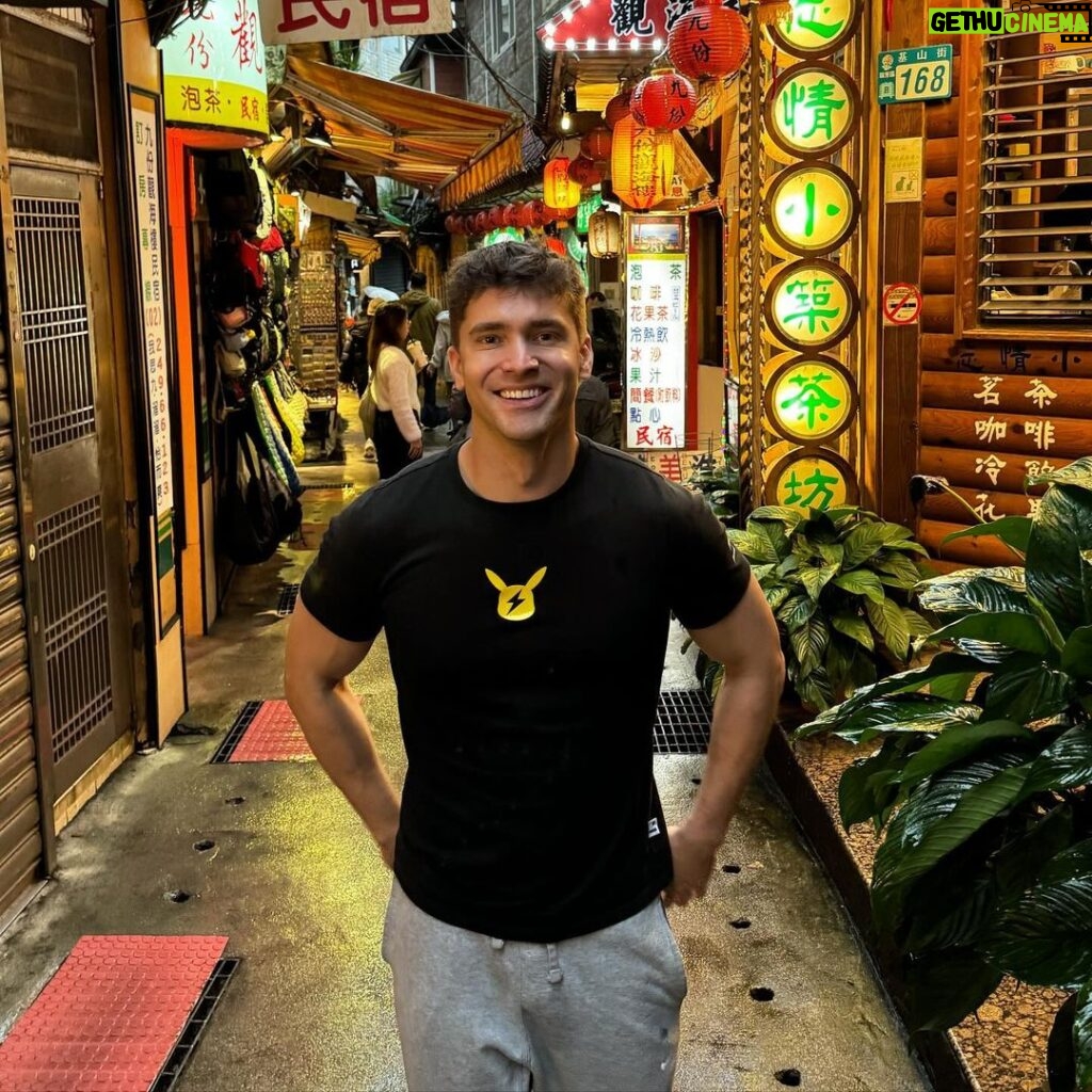 Andrew Neighbors Instagram - I did not get turned into a pig from eating everything even though I tried. Jiufen, Taipei, Taiwan