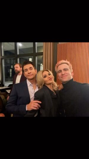 Andy Karl Instagram - And the moment was perfect indeed❤️😊 We went back @intothewoodsbroadway @kennedycenter to kick off the national tour of this remarkable must see show & magnificent cast‼️
Thank you @jordan_roth ❌❌❌ first slide 📸 @aliwonderly 
.
.
.
#intothewoods #inandoutofthewoods #dc #kennedycenter #anythingcanhappeninthewoods #rapunzel #twoprinces #trailerparkreunion