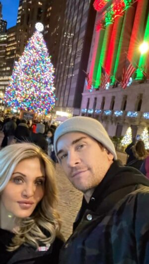 Andy Karl Instagram - HAPPY HOLIDAYS & LOTS OF 💖 TO YOU ALL⭐️🌲💖‼️ 🎉
.
.
.
#thinkwarmthoughts 🌲 #freezinginthisphoto #nyc #aboutlastnight #coldchristmas #ornmore #onlytwoheartsknow #nosuchthingasalosthit #iykyk😂