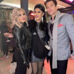Andy Karl Instagram - When @andy_karl + @orfeh host a 🎄 sing-a-long 🎤 at the @parkterracehotel with @hotelchocolatusa serving up hot cocoa and and espresso 🍸. 🫶🏼Did @will.linendoll and I make a 🎄 music video with Orfeh and Andy? 🫶🏼Did @pompomcharlie sing backup for @andy_karl? 🫶🏼Was there a Page Six article? 🫶🏼Was I reunited with my chosen family? 🫶🏼Did I give @orfeh my @rpzlrpzl headband because she is the 👸🏻? 🫶🏼Does @parkterracehotel’ 6th floor bar/terrace @terrazzobryantpark have the most perfect view of Bryant Park? The answer is yes. And it’s all documented in this carousel♥️Happy holidays! #bryantpark #parkterrace #orfeh #andykarl Park Terrace Hotel