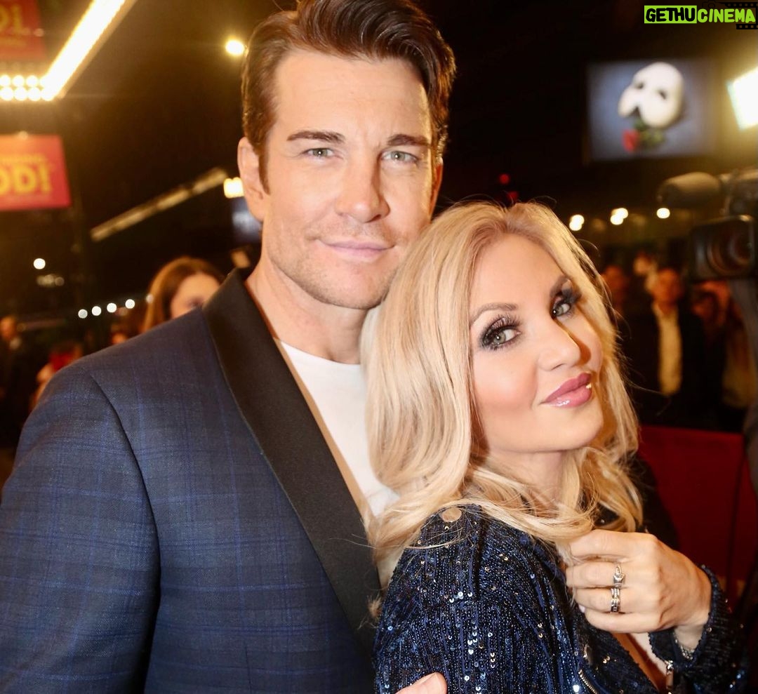 Andy Karl Instagram - Just a few more pics from the @onlymakebelievenyc gala courtesy of the one & only Bruce Glikas 📸 @bruglikas @broadwaybruce_ @officialbroadwayworld 🎉‼️ Thanks again for having us‼️🎤 ❌❌ @lisagoldbergpr . . Legally Bound babes & MD extraordinaire : @getfitwithnik @themarissarosen @timothyonline @stevenjamail . . #DesMcAnuff @alicialquarles @beltingbons ⭐️⭐️⭐️ . . #onlymakebelieve #nyc #gala #bts #glikaslegendary #legallybound #legallyblonde #redcarpet #inperson #togetherforever #closingact