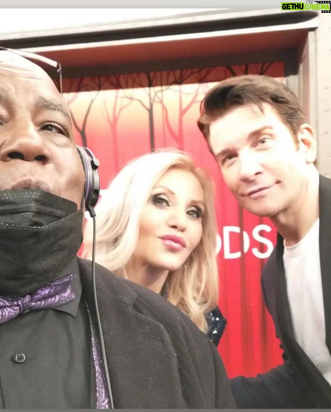 Andy Karl Instagram - We had the best time being back @onlymakebelievenyc gala LIVE hosted by none other than John Oliver @lastweektonight w/ our 🔥 band & so many other fab friends‼️💖⭐️ Thanks @lisagoldbergpr‼️ Make sure you check out all the slides😜 . . @getfitwithnik @themarissarosen @timothyonline @stevenjamail @jeremyyaddaw @rootsandgroovesmusic @judykangstagram . . @kidsaccesspress @keithpricecurtaincall . @tellyleung @montegoglover . @broadwaybruce_ @bruglikas LEEGENDARY SHOWZ😜 Thanks for 🎥 @prettyconnected 💖💖 @alicialquarles 💚 . . . #onlymakebelieve #gala #stjamestheatre #nyc #legallybound #togetherforever #singer #music