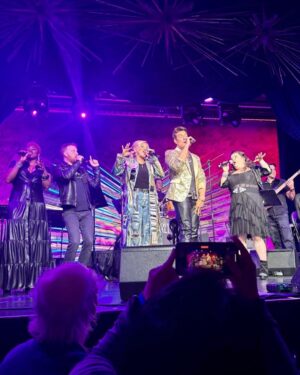 Andy Karl Instagram - On this post @sonyhall concert #musicmonday, here are just a couple more clips/pics for you from our brand new LegallyBound concert from this past Friday🎤‼️ The wonderful @michaelhullphoto & team filmed the entire concert so please head over & subscribe to our @youtube channel “Orfeh and Andy Karl” to see LOTS more when we post‼️ 

And as we mentioned in our last post, there’s going to be A LOT of content from this concert so don’t say you weren’t given a heads-up😜‼️ 
Thank you to the incredible @sonyhall for having us, to all of you that came and literally made it a standing room situation🤩💥 AND THANK YOU TO THE BEST BAND/SINGERS & MAGICAL MUSIC MAKERS ON 🌍 
@stevenjamail @getfitwithnik @timothyonline @themarissarosen @judykang @domenicrigazzi @jeremyyaddaw @subqmusic @rootsandgroovesmusic 🎤 🎹 🎷 🎻 🥁 🎸  pics/vids courtesy of @halphabet & @jackierandi ❌❌
.
.
.
Glorious glam squad: @dstylemakeupofficial @jaegatzby @ritahazan @patriciafield @jodymorlock @studmuffinnyc 🎉‼️
.
.
.
#sonyhall #afterglow #musicmonday #concert #legallybound #ny #nyc #soldout #legallyblonde #newset #music #bryanadams #jimvallance