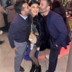 Andy Karl Instagram - When @andy_karl + @orfeh host a 🎄 sing-a-long 🎤 at the @parkterracehotel with @hotelchocolatusa serving up hot cocoa and and espresso 🍸. 🫶🏼Did @will.linendoll and I make a 🎄 music video with Orfeh and Andy? 🫶🏼Did @pompomcharlie sing backup for @andy_karl? 🫶🏼Was there a Page Six article? 🫶🏼Was I reunited with my chosen family? 🫶🏼Did I give @orfeh my @rpzlrpzl headband because she is the 👸🏻? 🫶🏼Does @parkterracehotel’ 6th floor bar/terrace @terrazzobryantpark have the most perfect view of Bryant Park? The answer is yes. And it’s all documented in this carousel♥️Happy holidays! #bryantpark #parkterrace #orfeh #andykarl Park Terrace Hotel