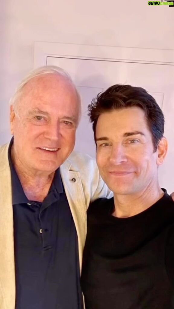 Andy Karl Instagram - Comedic legend John Cleese spent Saturday afternoon at Groundhog Day. When you’re in the same room with someone who is responsible for why you think things are funny in this world, it just hits different. . . . @johncleeseofficial @oldvictheatre #GroundhogDayTheMusical #OVGroundhogDay