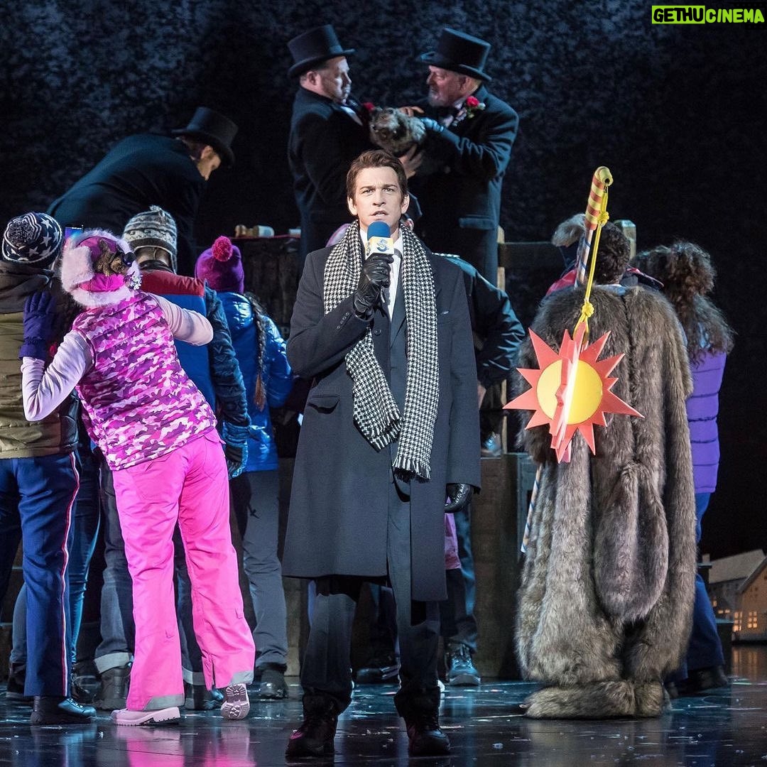 Andy Karl Instagram - 👍🏻 Posted @withregram • @oldvictheatre Join @andy_karl, @andrewlangtree, @evenorrissss and @tanishalspring in a conversation about #OVGroundhogDay on Tue 20 Jun.