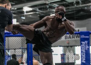 Ange Loosa Instagram - One more week @ufc @danawhite @espn 🥷🏿 ⏳ 

 @henrihooft @coachgjones @ssorianomma @coachstrout @drcpeacock @niklentz @kamibarzini @gilbert_burns @vagnerrochabjj 

📸 : @photo.kim_smith