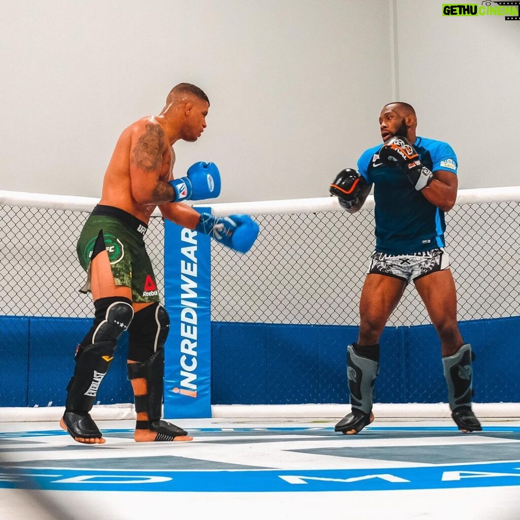 Ange Loosa Instagram - 🛑 playin big things are coming.. just watch ☝🏿⏰ . thank you brother @gilbert_burns . . . . . . .📸 : @kobe_sk . #TheWaitIsOver #243 #sandfordmma #UFC #ManDown #SomethingSpecial Barwis Performance Center of South Florida