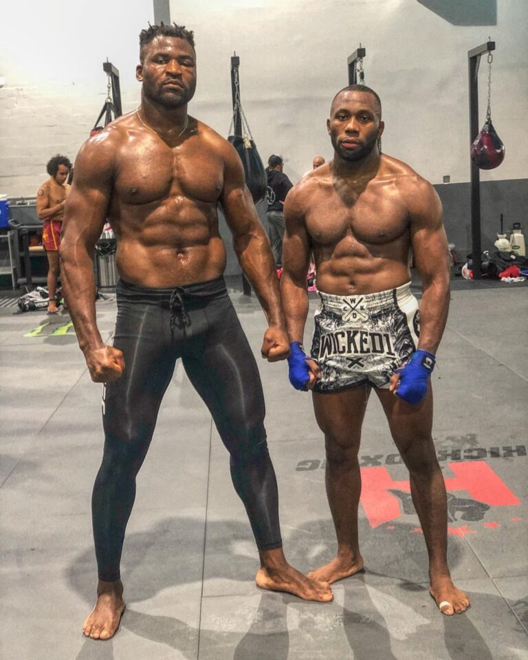 Ange Loosa Instagram - African blood ! 🦍🧬 🇨🇲 🇨🇩 Thank you brother @francisngannou . . . . . . . #Predator #LastNinja #UFC #243 #237 #305 #miami #Fight #boxing #sanfordmma @sanfordmma Fort Lauderdale, Florida