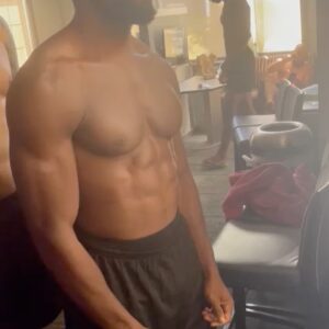 Ange Loosa Instagram - J-1 🥷🏿 @ufc @danawhite @seanshelby 

Live on @espn plus 8pm / mercredi 15 septembre 🇨🇭 2:00 du matin 

@sanfordmma @gilbert_burns @coachgjones @henrihooft @ssorianomma @coachstrout @niklentz @drcpeacock @kamibarzini @magllc @randelaleman