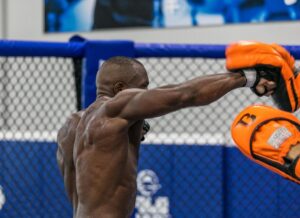 Ange Loosa Instagram - One more week @ufc @danawhite @espn 🥷🏿 ⏳ 

 @henrihooft @coachgjones @ssorianomma @coachstrout @drcpeacock @niklentz @kamibarzini @gilbert_burns @vagnerrochabjj 

📸 : @photo.kim_smith