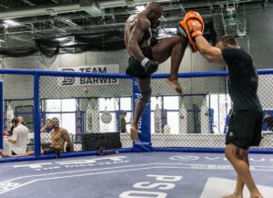 Ange Loosa Instagram - One more week @ufc @danawhite @espn 🥷🏿 ⏳ 

 @henrihooft @coachgjones @ssorianomma @coachstrout @drcpeacock @niklentz @kamibarzini @gilbert_burns @vagnerrochabjj 

📸 : @photo.kim_smith