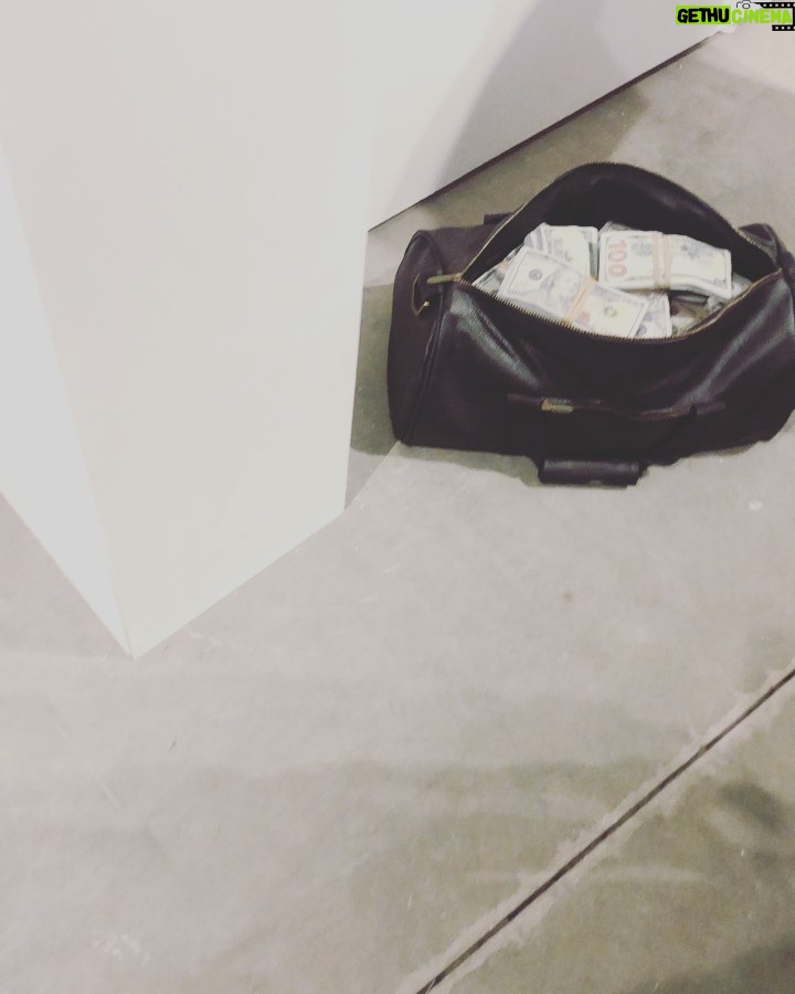 Ange Loosa Instagram - Art Basel Miami 🎨 🍭 . . . . .#artbasel #artbaselmiami Thanks @mariana_miami_realestate ☝🏿 Miami Art Week & Art Basel