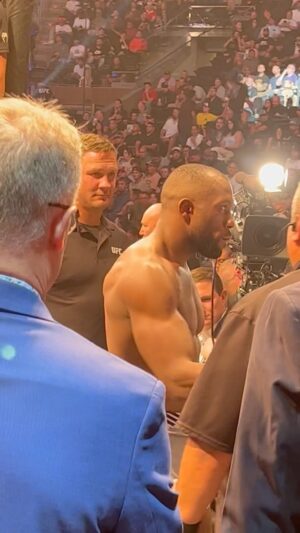 Ange Loosa Instagram - @ufc 278 🇨🇭🇨🇩 🗣 I’m a big Dawg 🥷🏿

@sanfordmma  @vivintarena @victoryleaf @b_allen185 @tuco300 @coachgjones @henrihooft @gilbert_burns 

#ufc278 #UFC