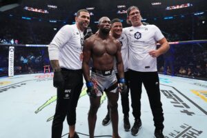 Ange Loosa Instagram - Big win @ufc 278 🥷🏿🥷🏿🥷🏿🥷🏿

@gilbert_burns @henrihooft @coachgjones