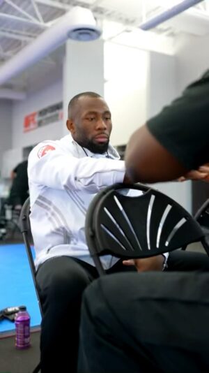 Ange Loosa Instagram - Locked in 🥷🏿 ⚔️🔜 @ufc

📸 : @madspkr