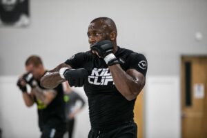 Ange Loosa Instagram - Fight camp started @ufc 🥷🏿

📸 : @photo.kim_smith